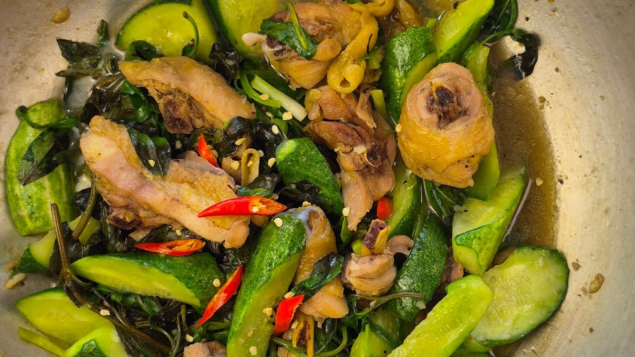 bữa nay ăn món gà xào Lá Huế bí đao kho ngót 