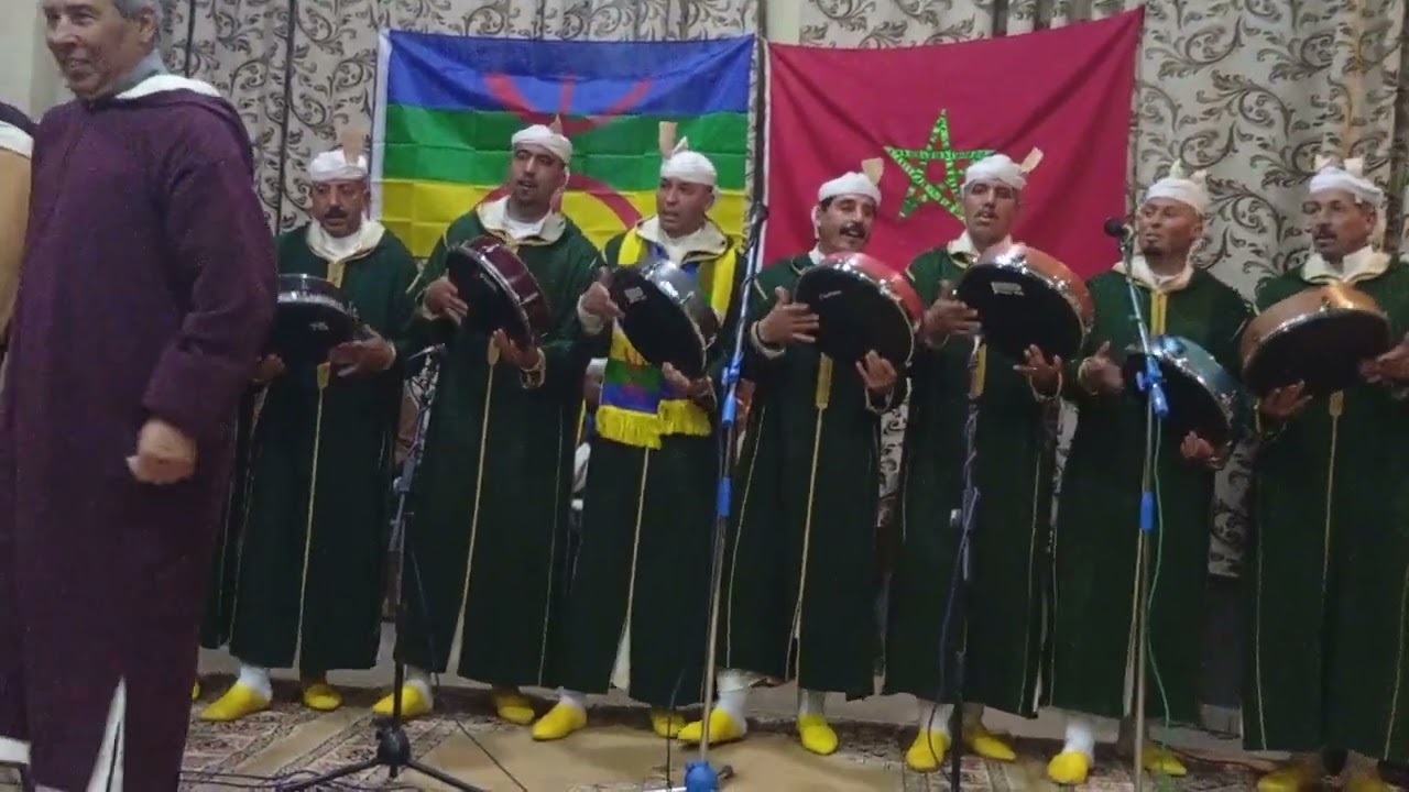 عرض جميل من فرقة أيت بورزوين.  الحاجب