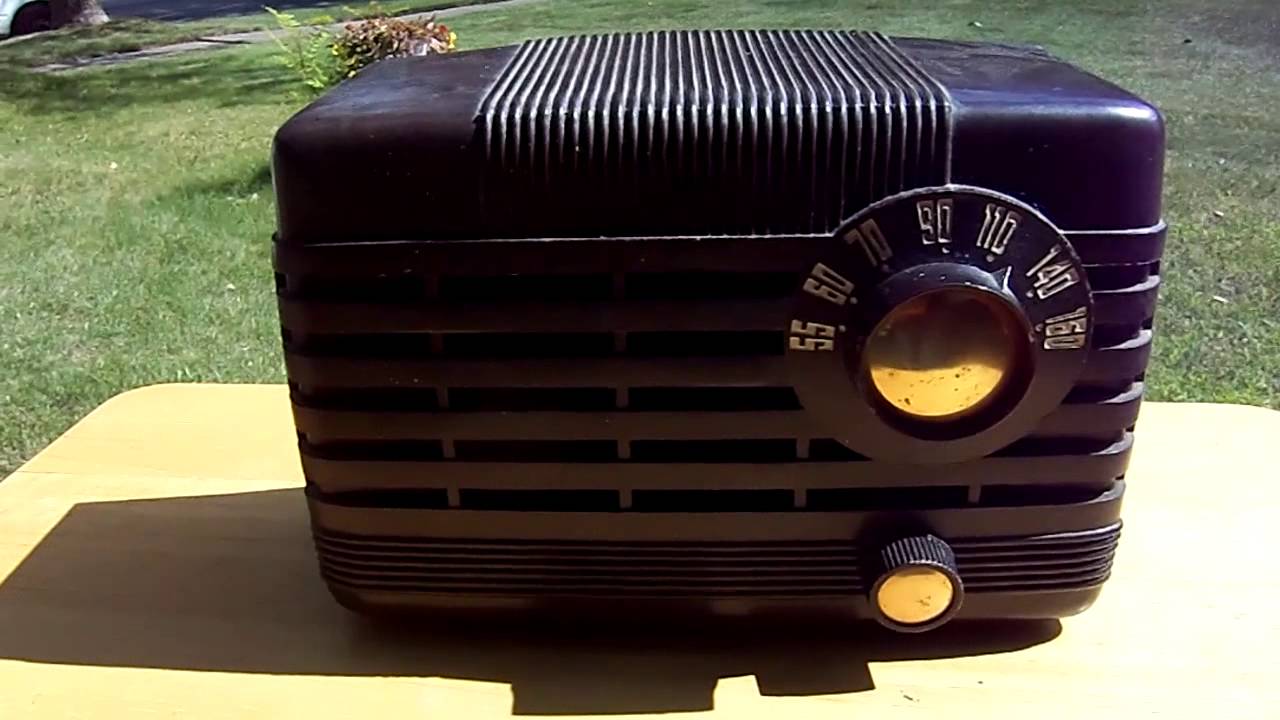 Unknown Antique Bakelite Radio - Plays