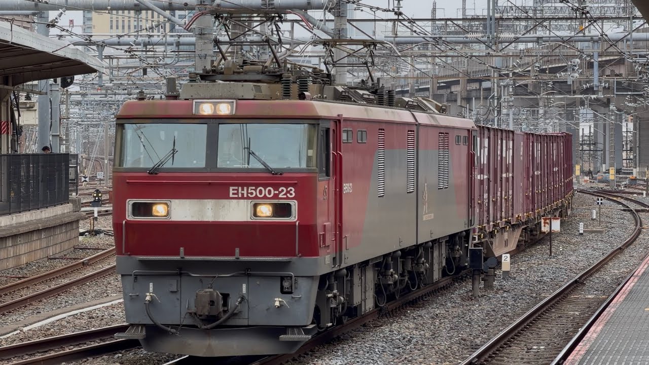 【4K高画質】【約１時間１０分遅れ・ジョイント音最高！】JR貨物EH500形23号機〔仙貨〕＋コキ20両が大宮駅10番線を低速通過するシーン（3073レ・仙貨A160・コンテナ輸送）2026.3.13