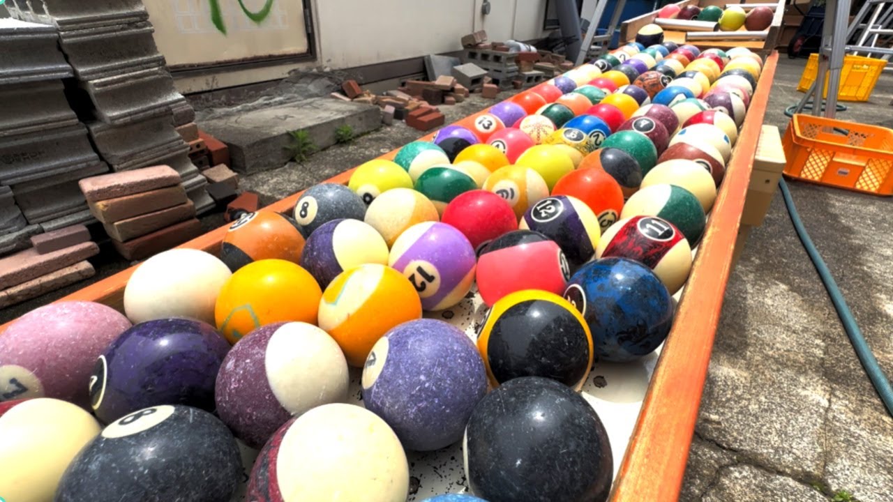 300 billiard balls ☆ Scientific research into gravity + art