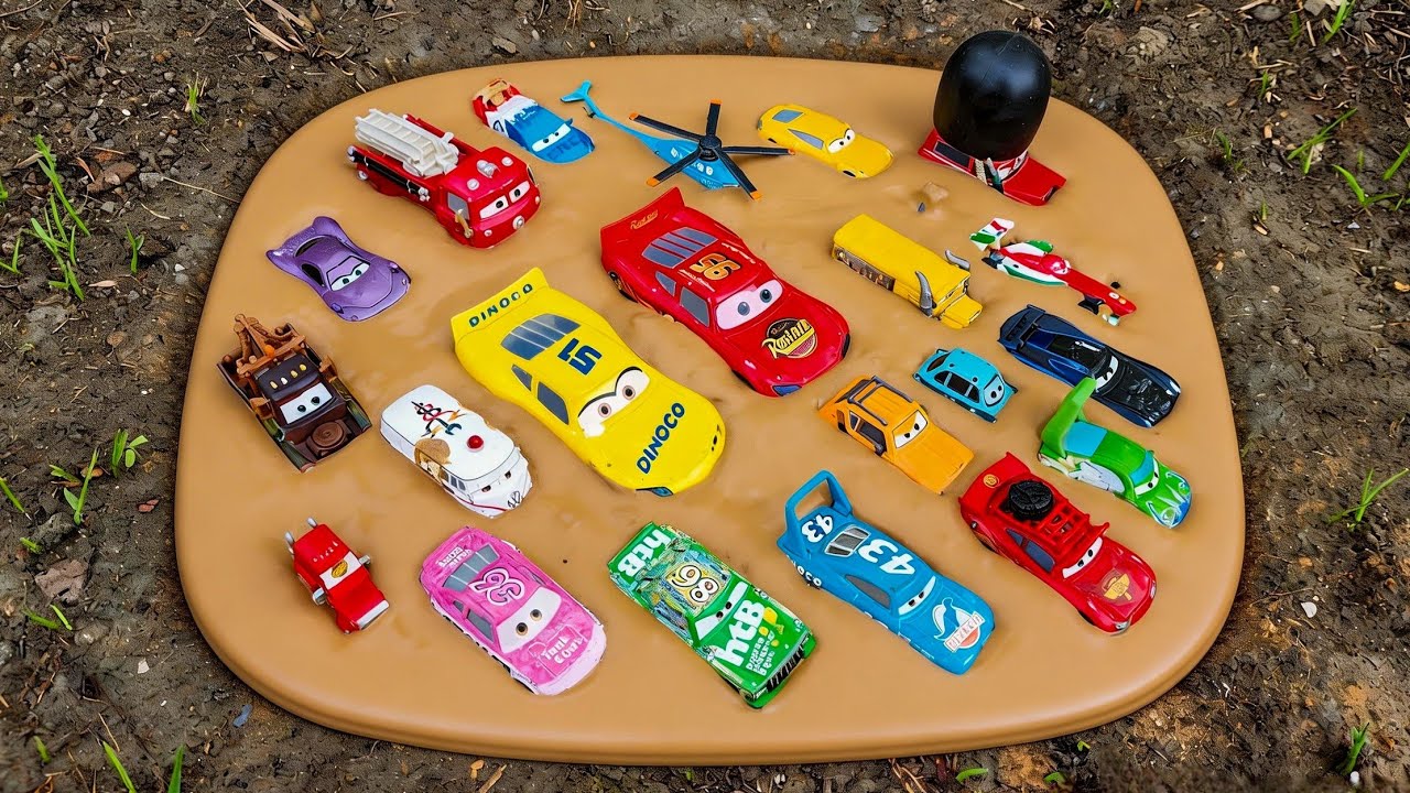 Yuppie! Membersihkan Mainan Mobil Disney Pixar Cars & Lightning McQueen Toys, Chick Hicks, Toys Toys