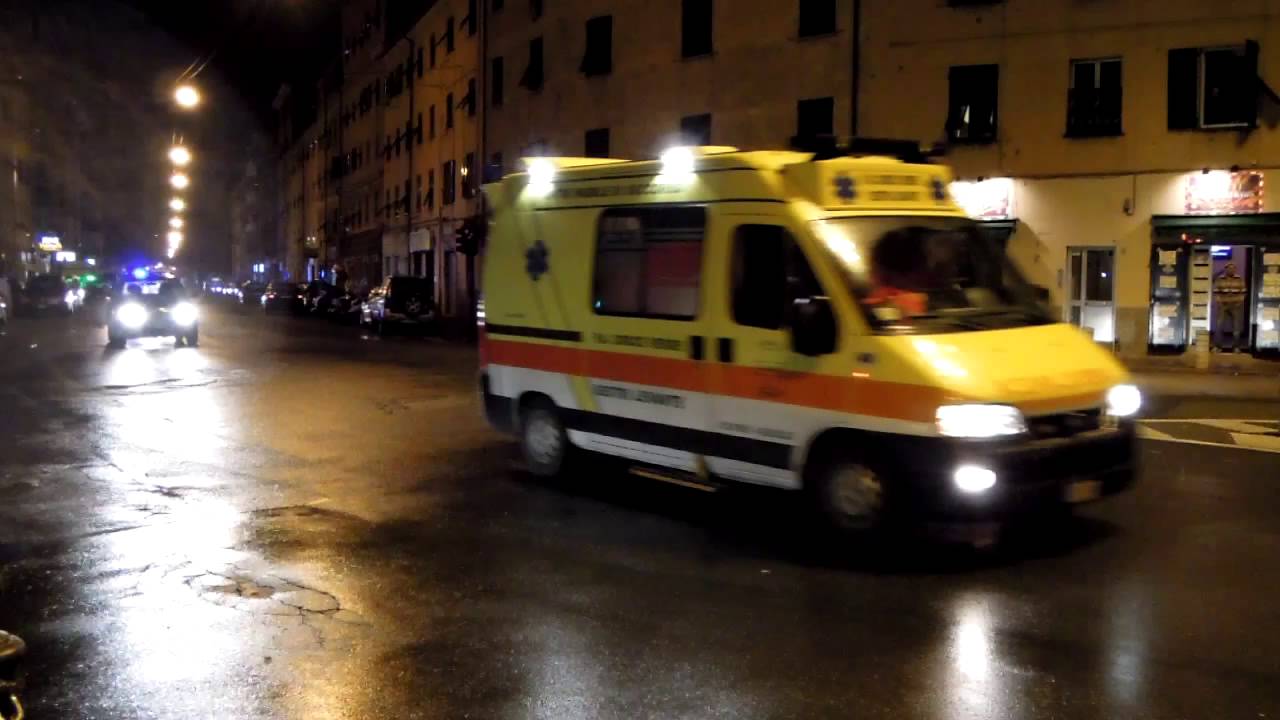 Corteo ambulanze in sirena 90x - 90 x ambulance 
