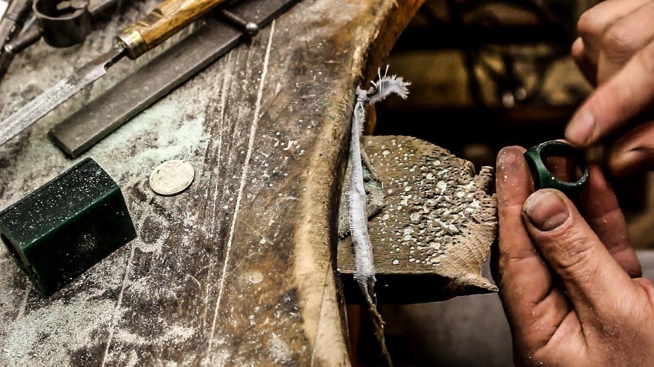 Réalisation d'une maquette en cire pour une chevalière en argent.