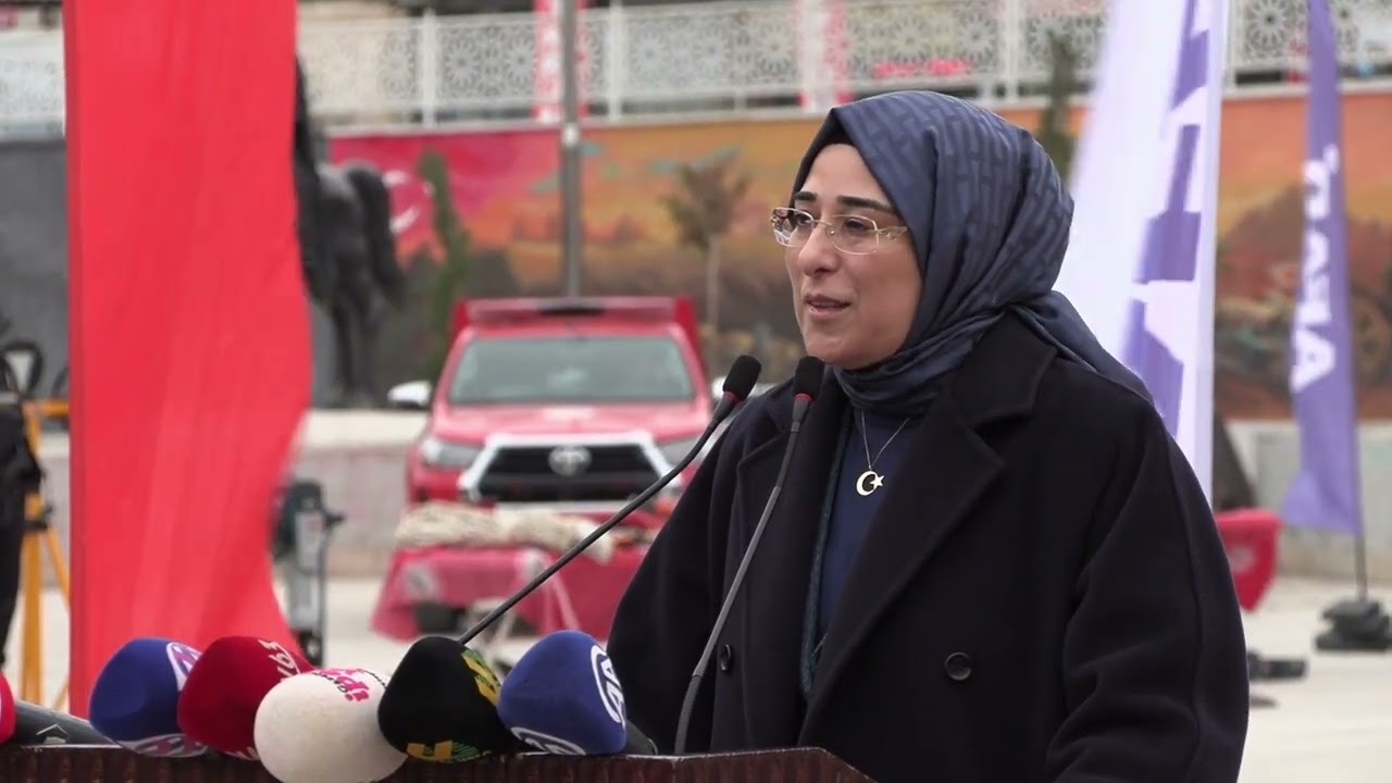 URFA'DA DEPREM ŞEHİTLERİ ANILDI
