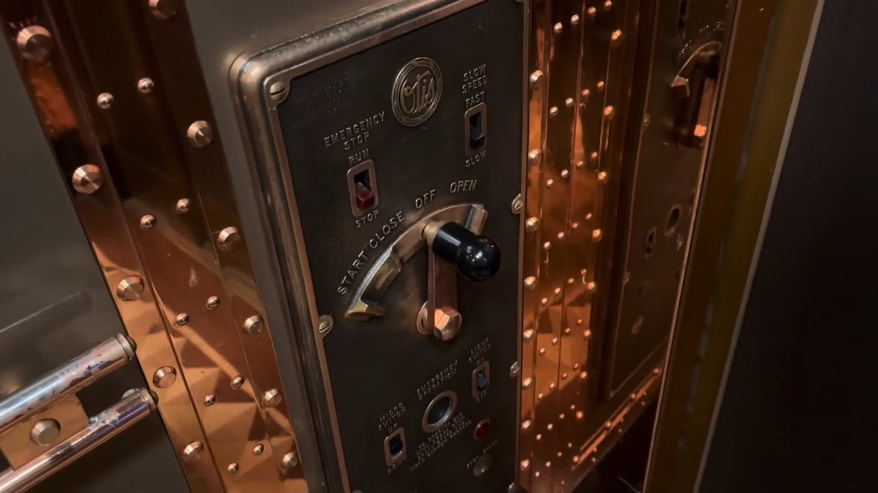 Tastefully Modernised 1930s Old Otis (Central) Lifts - Harrods Department Store In London, England 