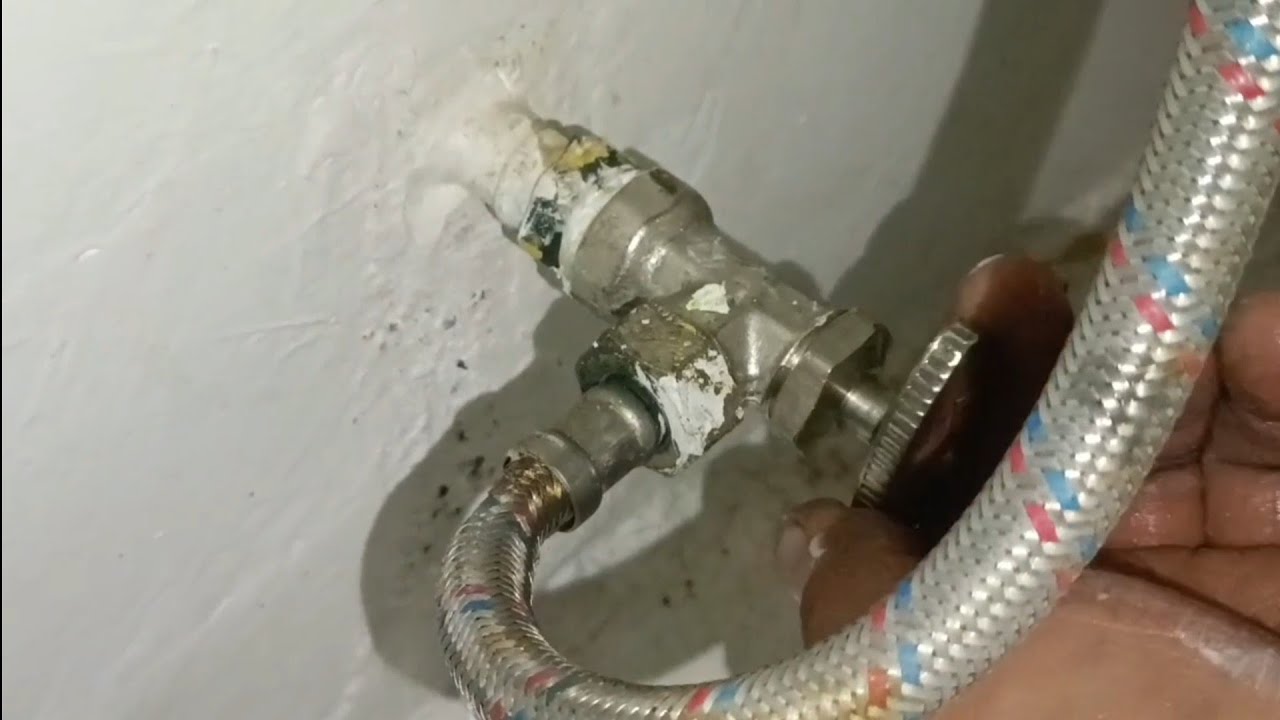 COLOCACIÓN DE LLAVE PARA CONTROL DE AGUA EN W.C