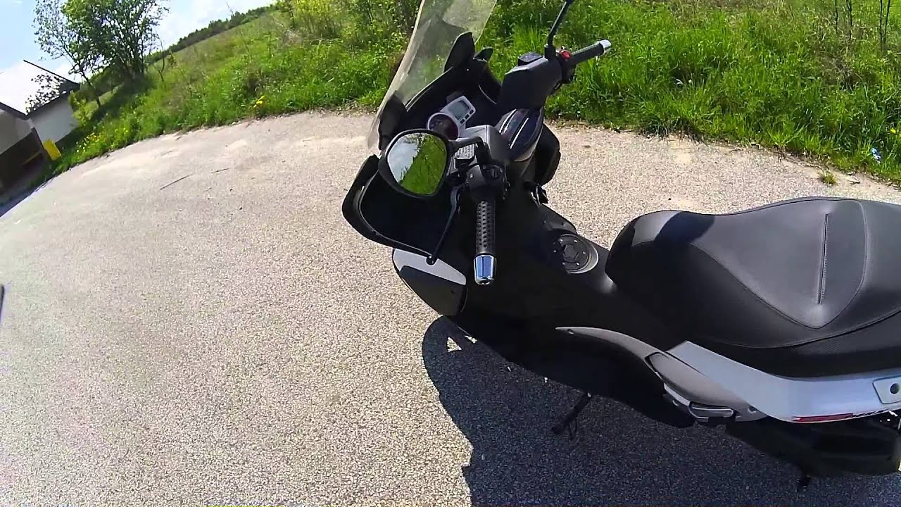 Aprilia SR MAX 125 z bliska