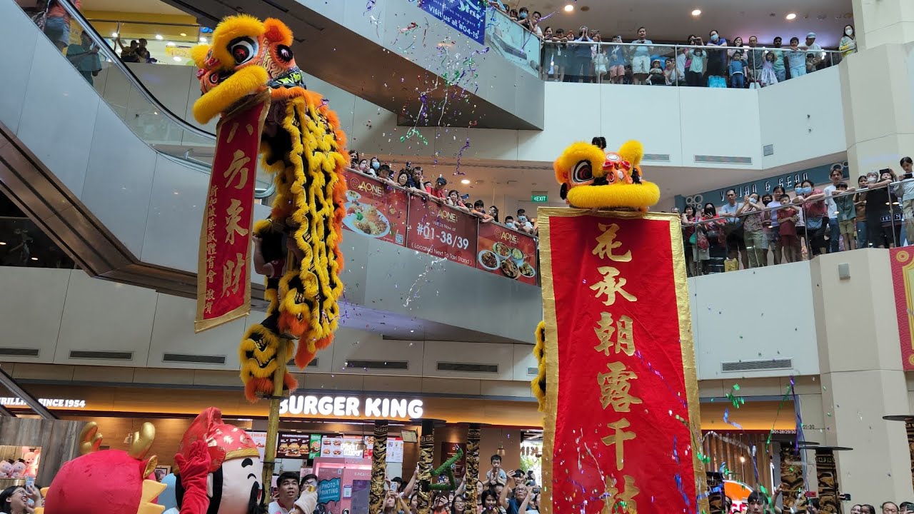 【世界獅王】新加坡藝威體育會 Singapore Yiwei LED War Drums, Dragon & Lion High Poles Performance at Westmall