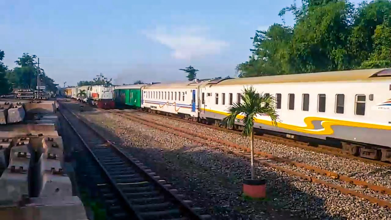 🚂🔥 Epic Train Meet! Trains at Speed & Engine Roar (Before 2020)