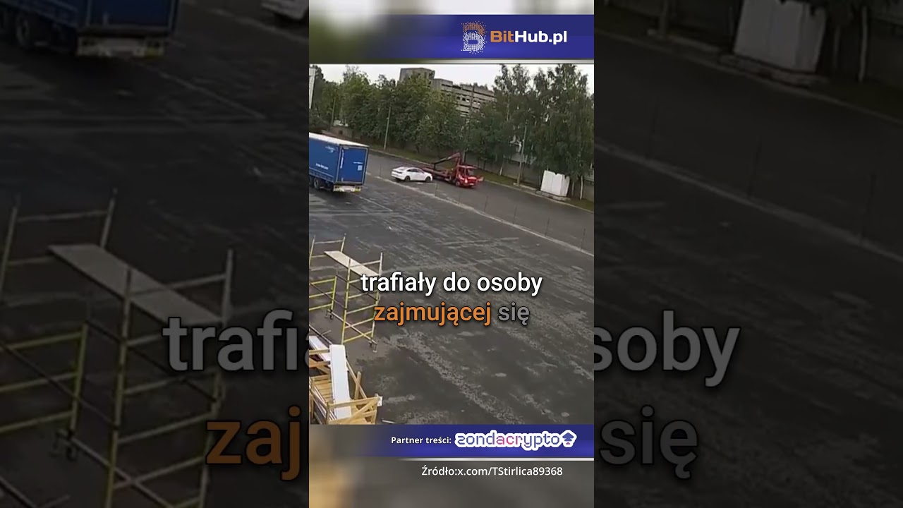Były pracownik salonu w biały dzień kradła auta lawetą