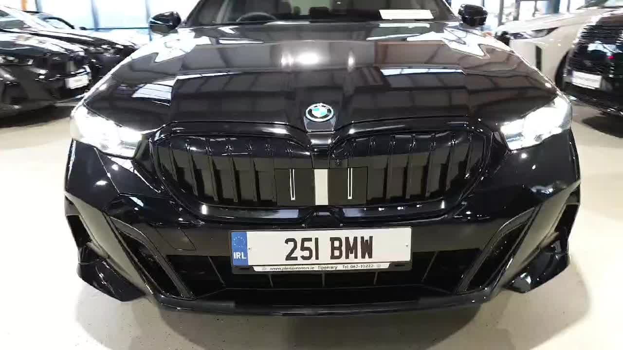 YC25GMV - 2025 BMW 5 Series 530e M-Sport Touring RefId: 686732