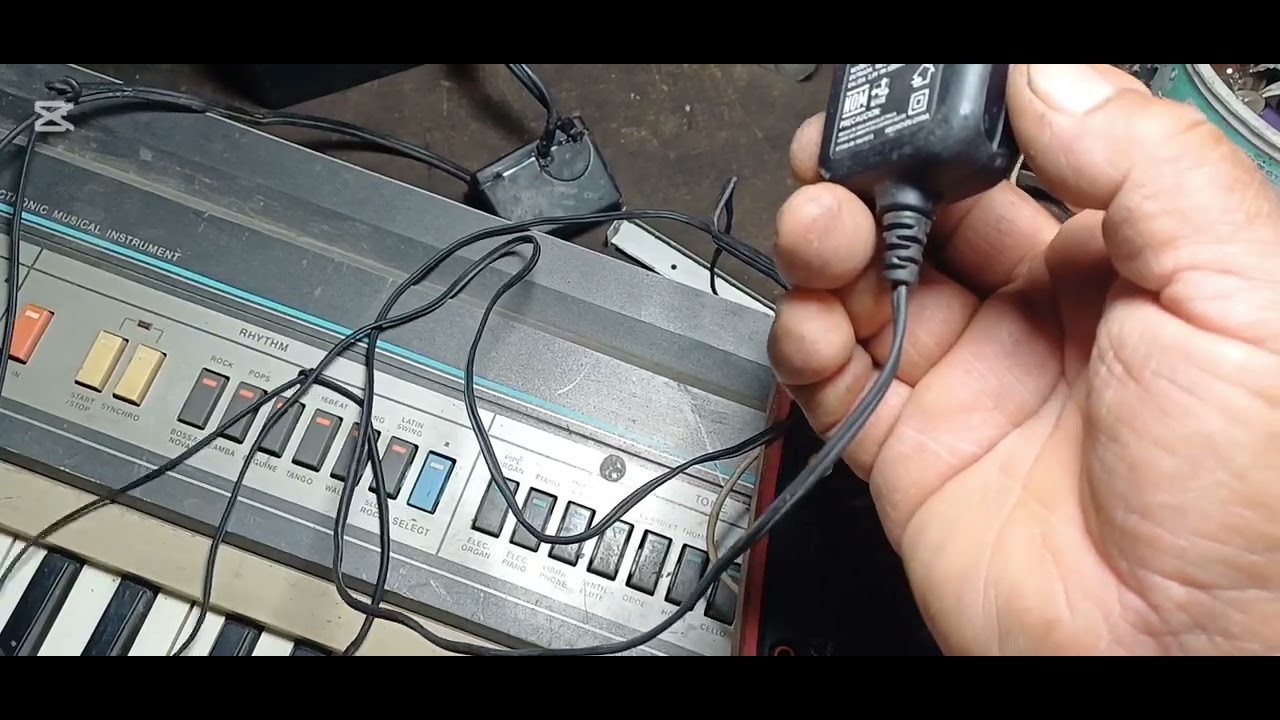 como conectar un piano que no tiene cargador