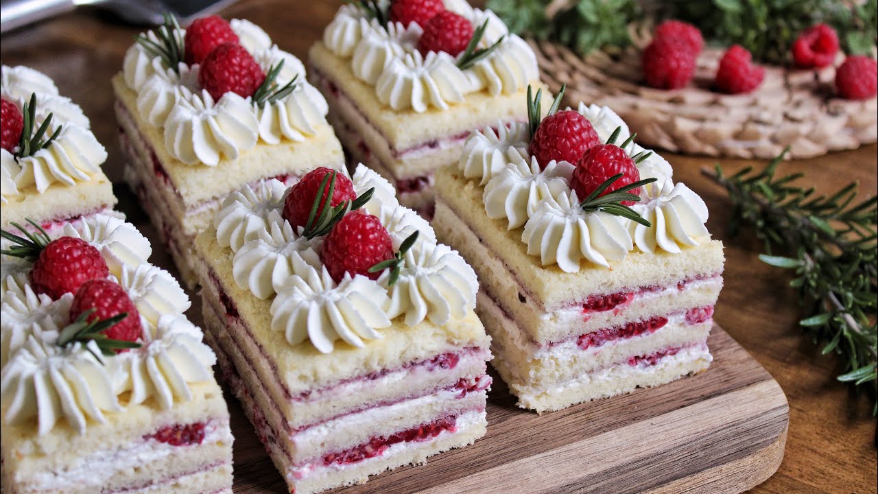 Petits gâteaux moelleux individuels à la framboise facile