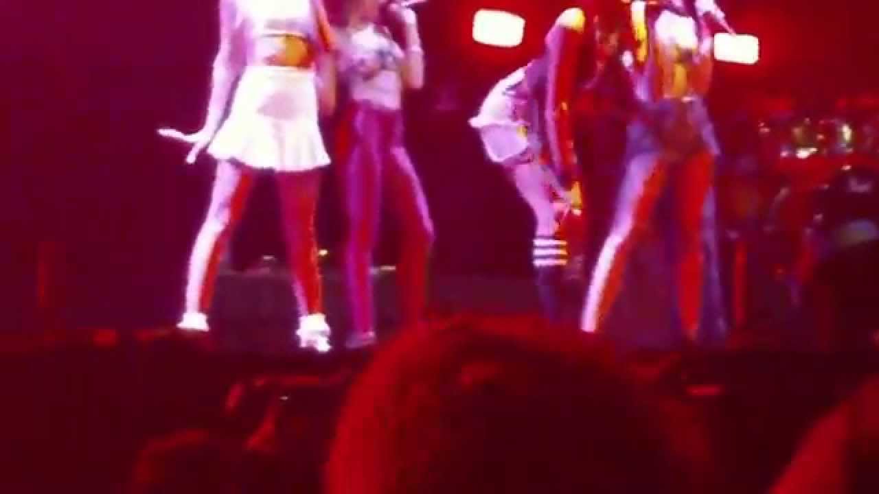 The Neon Lights Tour  Arena Monterrey 17.5.2014  The Rosso Sisters I'm Single