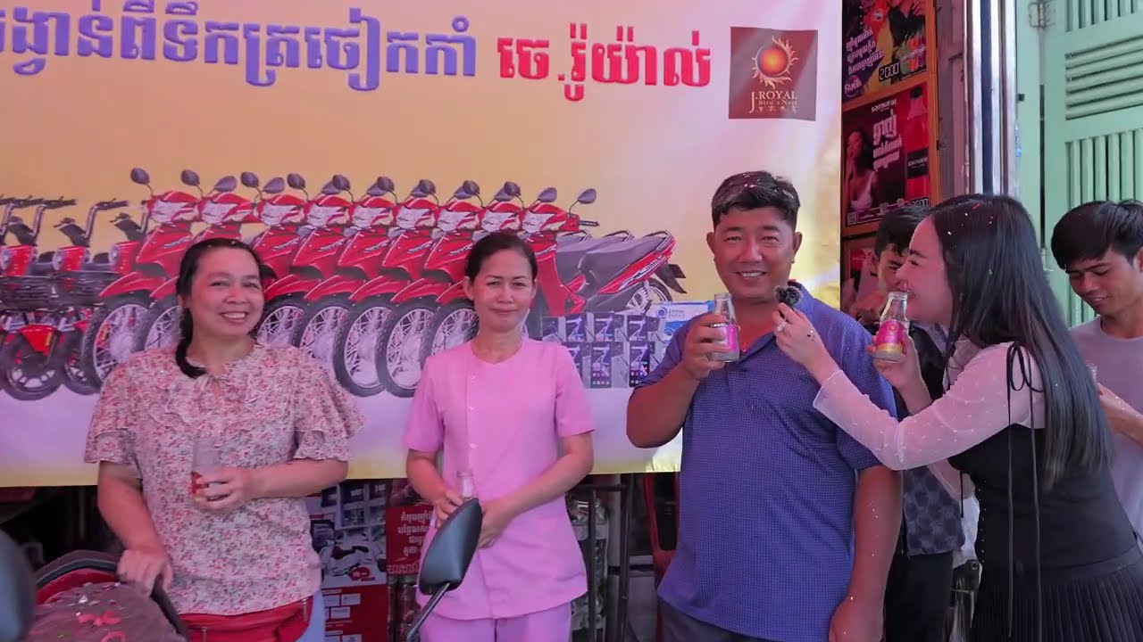 ប្រគល់កាដូសំណាង ម៉ូតូ លើកទី១