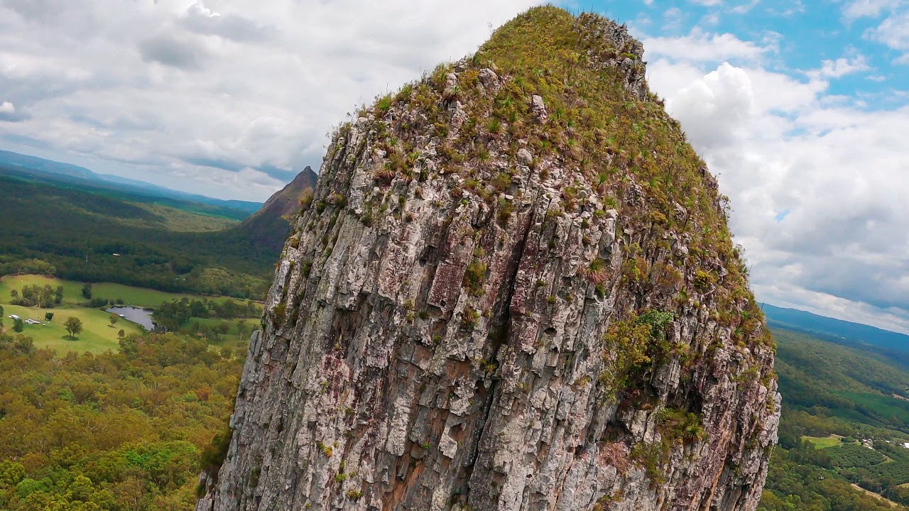 Glasshouse Mountain - Mount Coonowrin FPV Dive