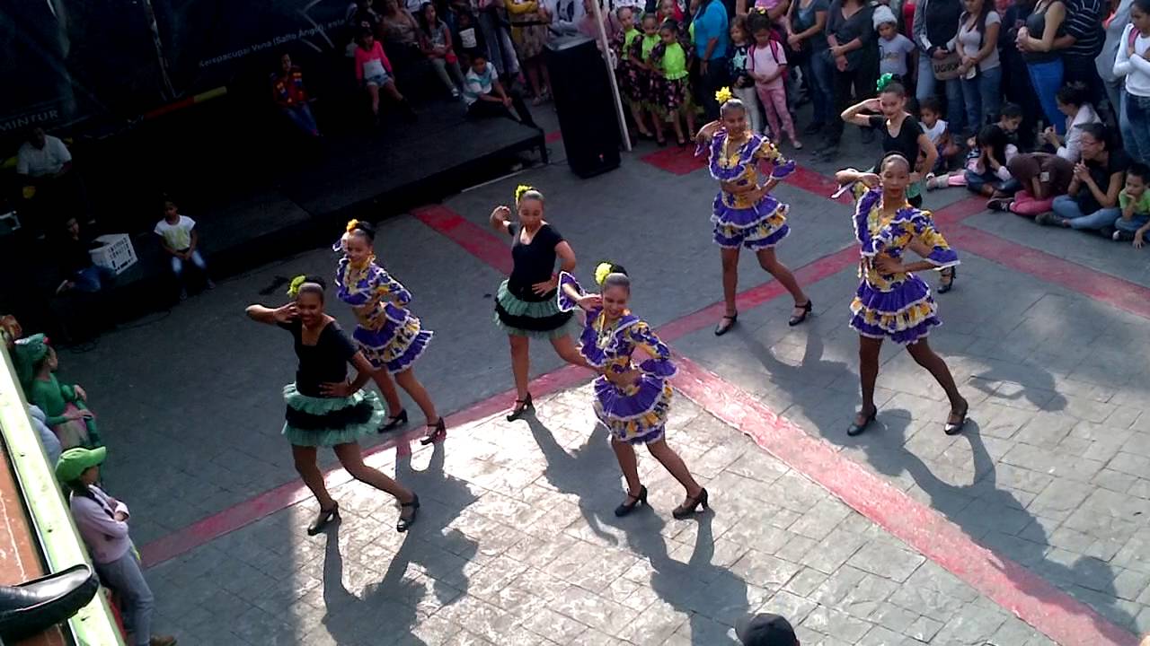 Escuela de danza nacionalista el DITIRAMBO