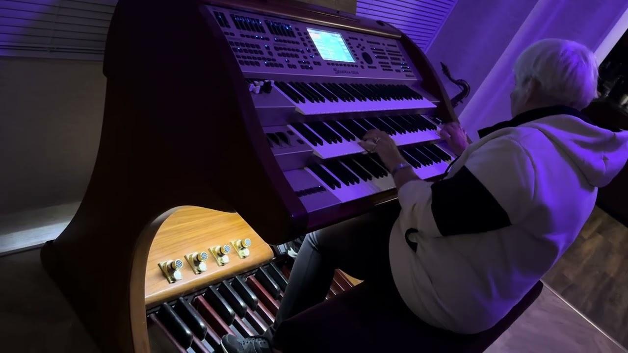 Jean Martyn -10 oktober 2025 jazz on my new Bohm Organ SE 60 Sempra 3.0 with the 25 pedals 