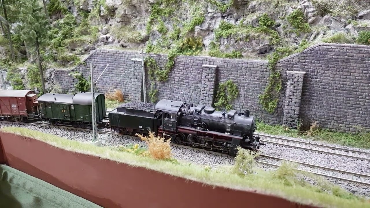 Dampffahrten durchs Gebirge in H0