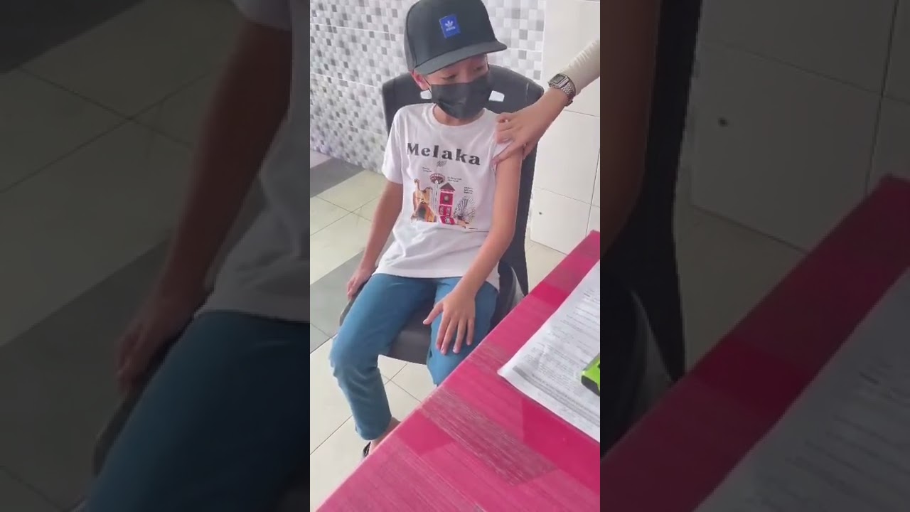 cucuk vaksin😨😰😣😕🙂