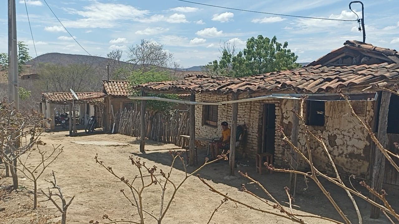 A VIDA NUMA CASINHA DE TAIPAS NO SERTAO