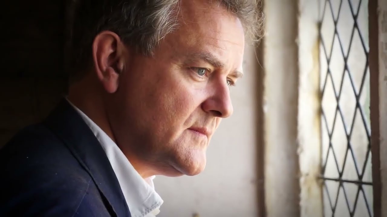 Hugh Bonneville appeals to Downton Abbey fans