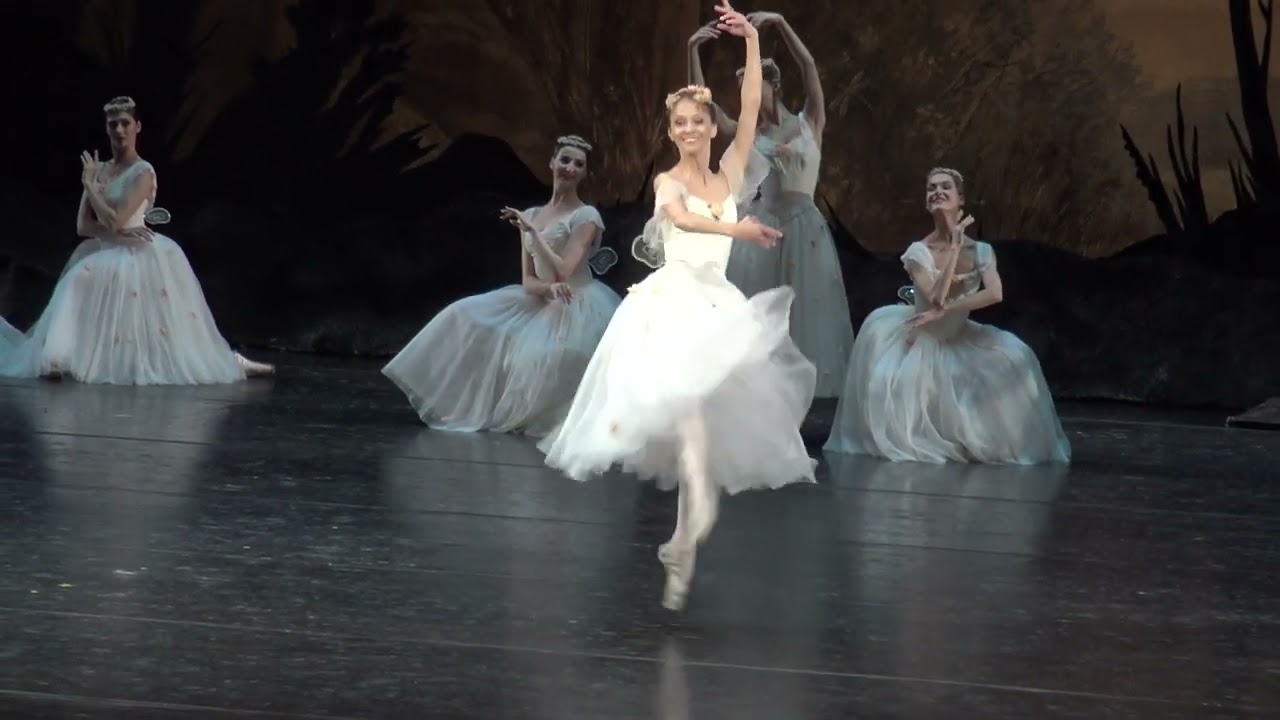 Anastasia Stashkevich and Vyacheslav Lopatin in ballet Sylphide