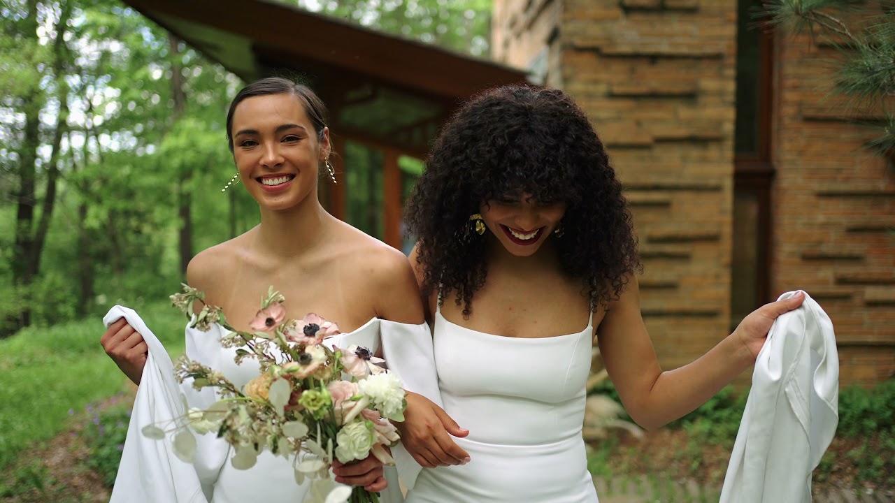 Wedding at Frank Lloyd Wright’s Seth Peterson Cottage in Mirror State Park Features Local Artisans