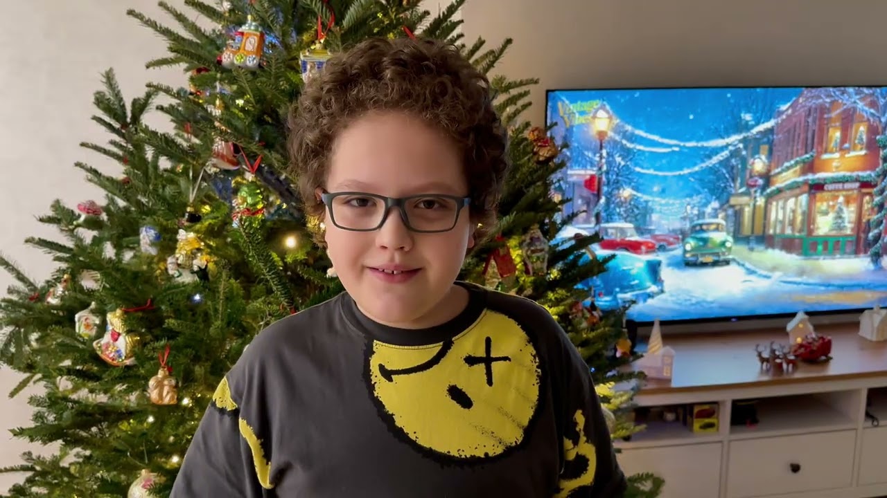 Кирилл Наряжает Елку Декабрь 2025