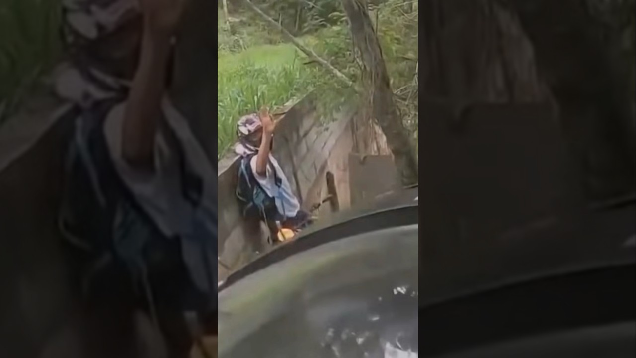 ATRAPADO: dos policias CORREN a un LADRÓN en MOTO