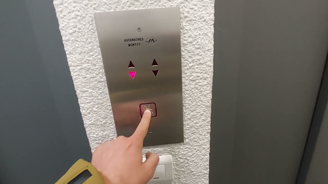 2 Montoy lifts in a building in Tarragona