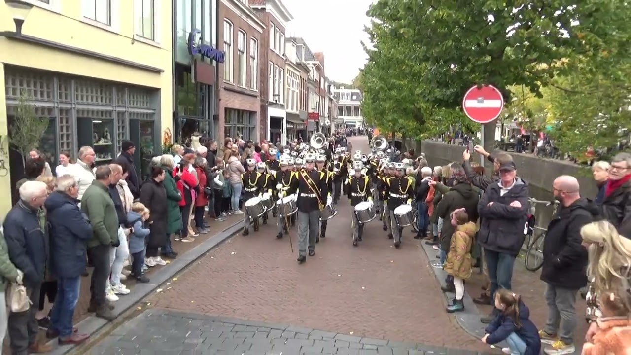 Rijnmondband Schiedam tijdens Loud & Proud The Parade Leeuwarden