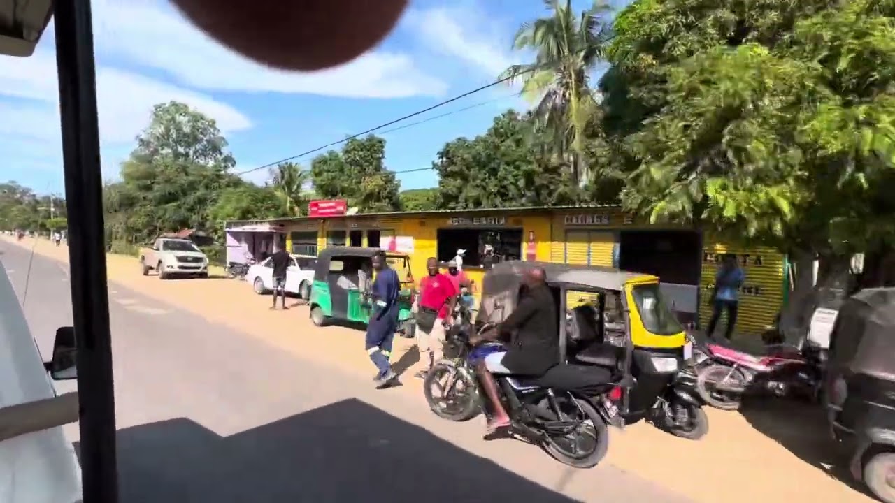 Mozambique, Vilankulos- the drive through town