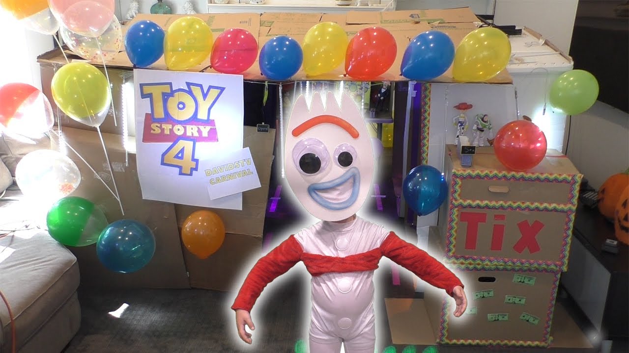 Toy Story 4 Box Fort Carnival