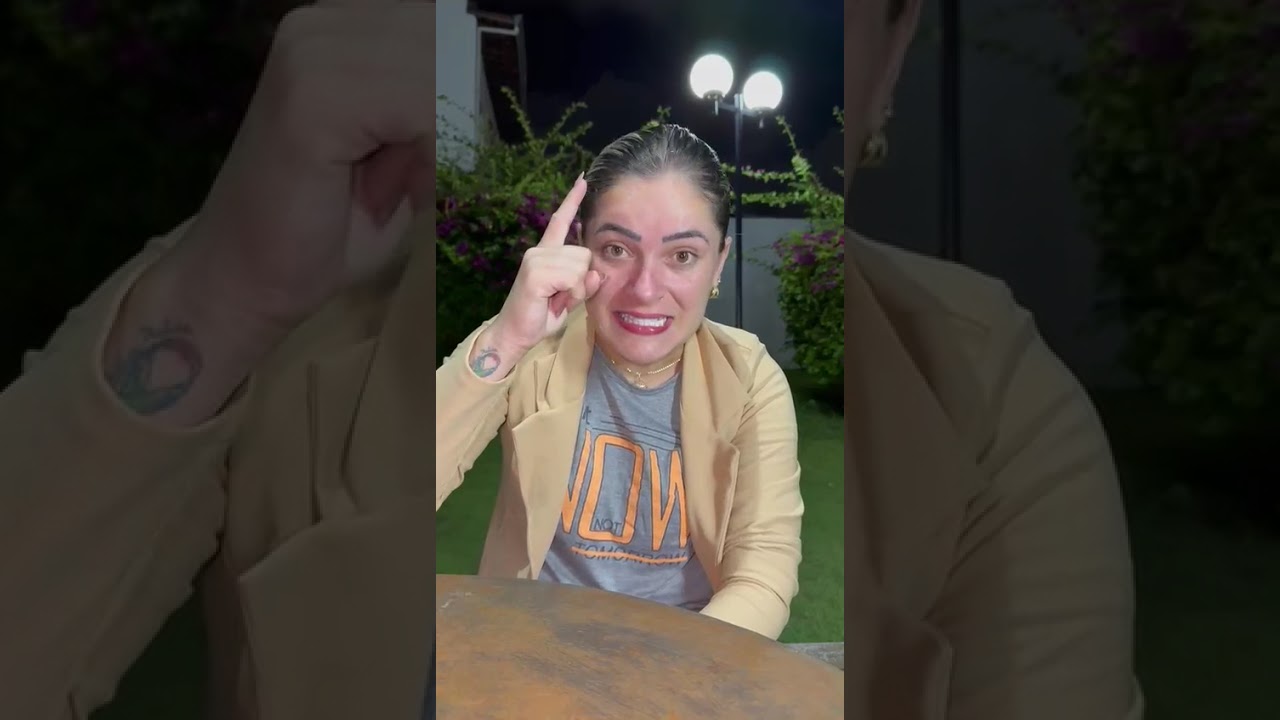 Ela tá disfarçada