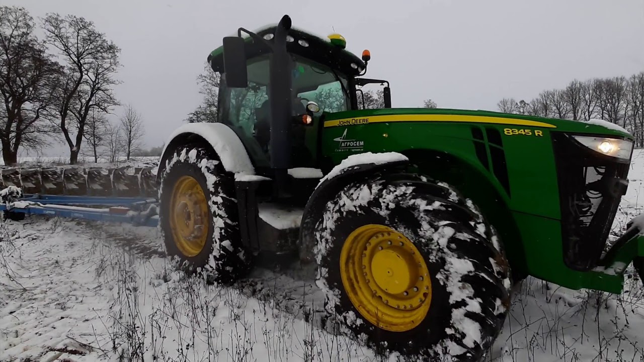 Пашем целину зимой John Deere 8345R