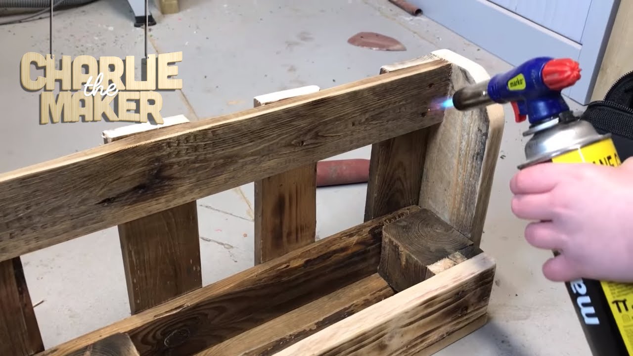 Making - A Pallet Wood Bookshelf - Using Old Pallets