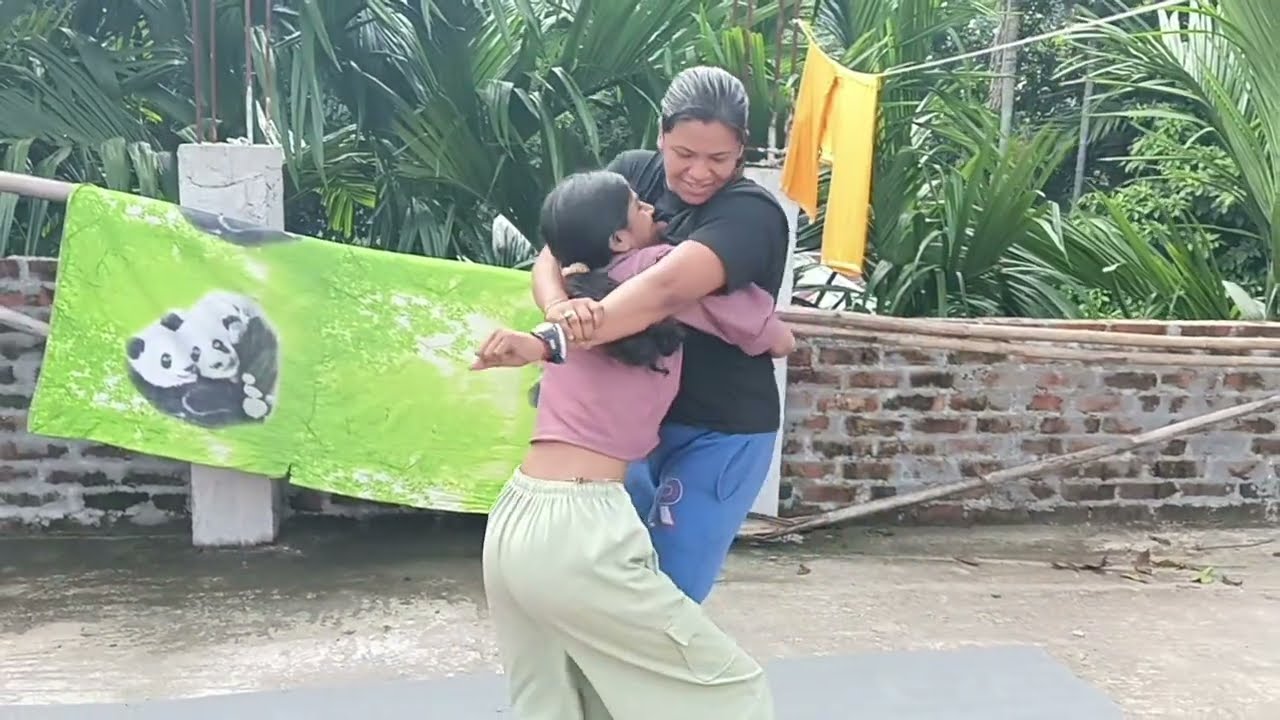 Submission tight bear hug wrestling nisha vs mampi (6)
