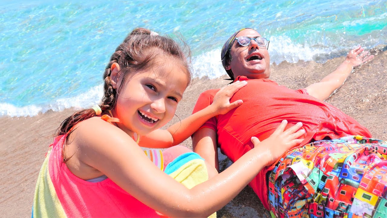 Juegos divertidos para niños. ¿Selín fue robada de la playa? Selín hace se burla de su papá.