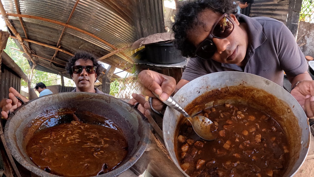 Pork curry Beef curry Mushroom curry එක්ක පොල් රොටි Street food 👍Srilankan food