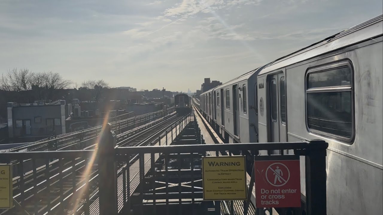 IRT Flushing Line: R188 Action on the (7) (7X) at Junction Blvd