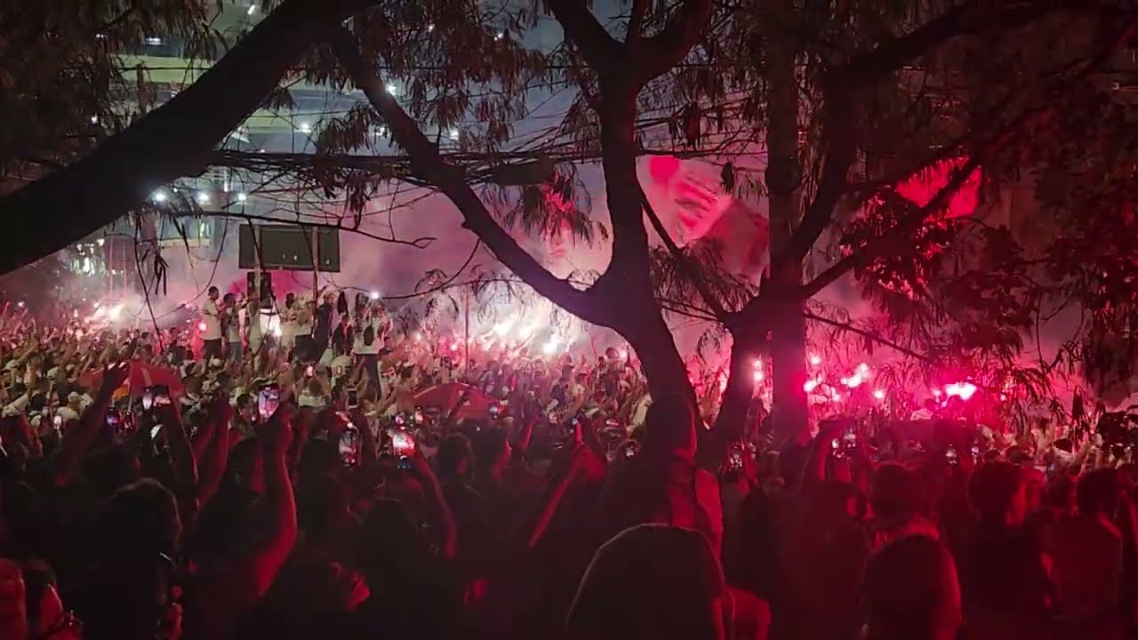 Prévia da Torcida Independente. São Paulo x Cobresal - Libertadores 2024 (chegada do ônibus)