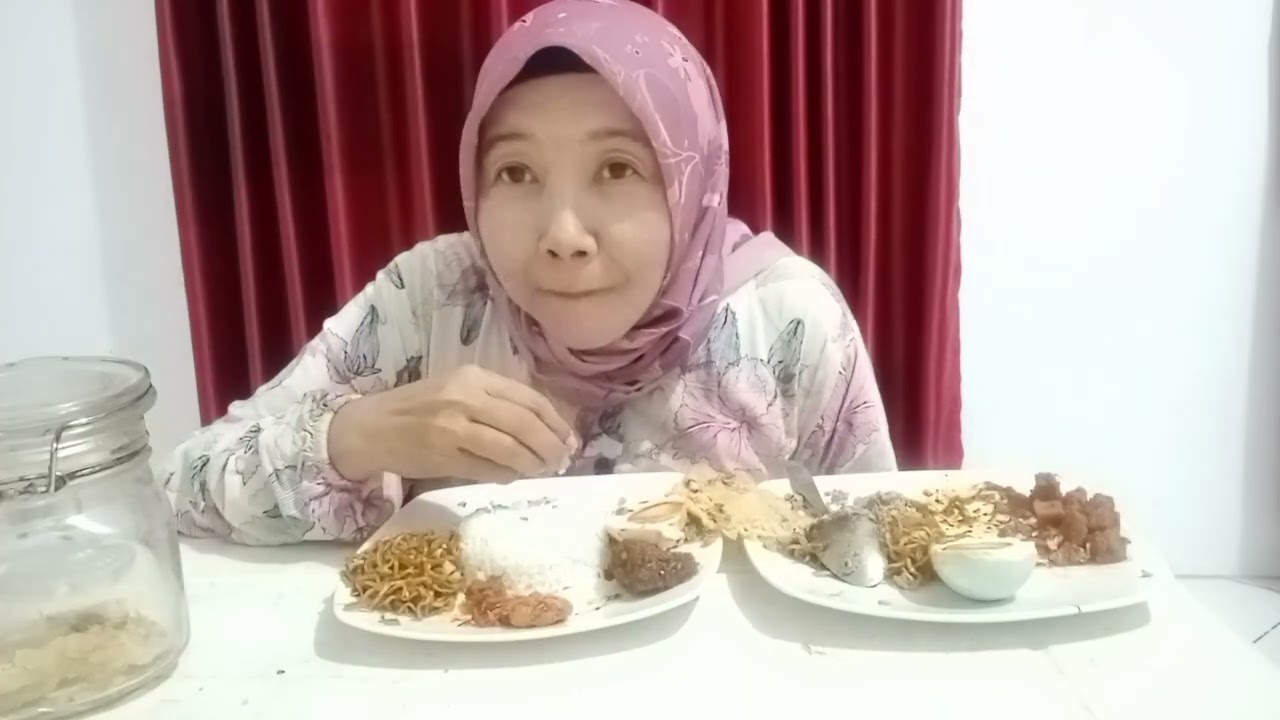 Enak  Tenan   Daging   Rendang  Sambal   Goreng Kentang   Megono   Mie  Goreng   Peyek  Rebon