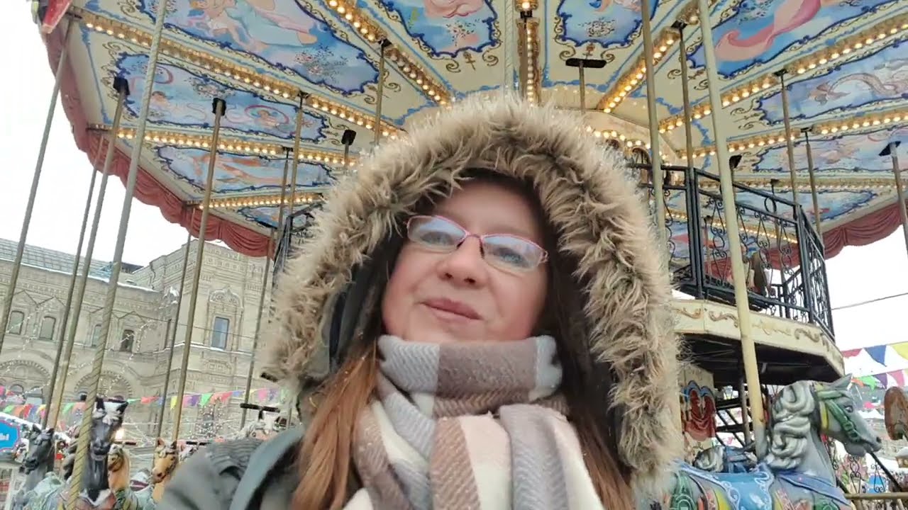 Много ТУРИСТОВ на Красной Площади - МАРТ, а Погода НОВОГОДНЯЯ )