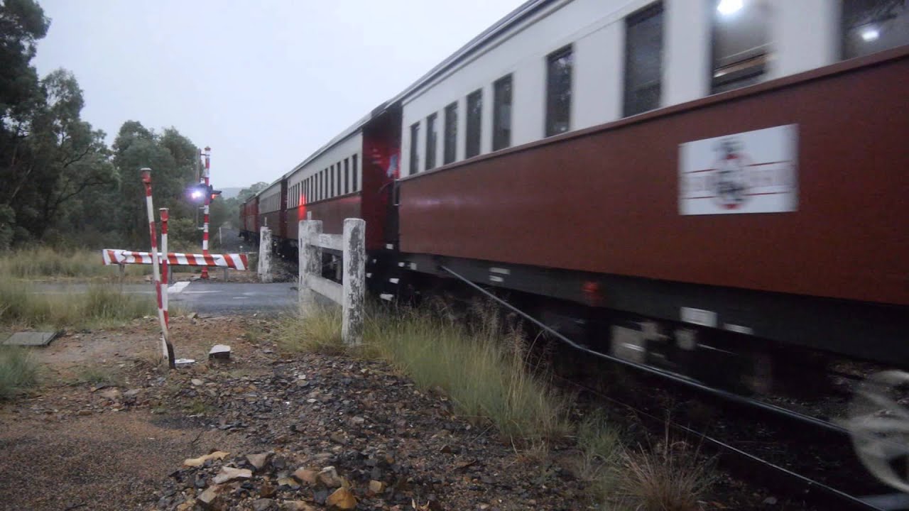 Up Sydney Mail by SDSR