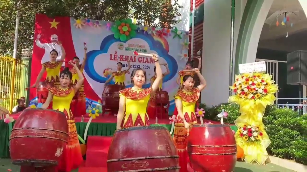 Trống hội khai giảng năm học mới 