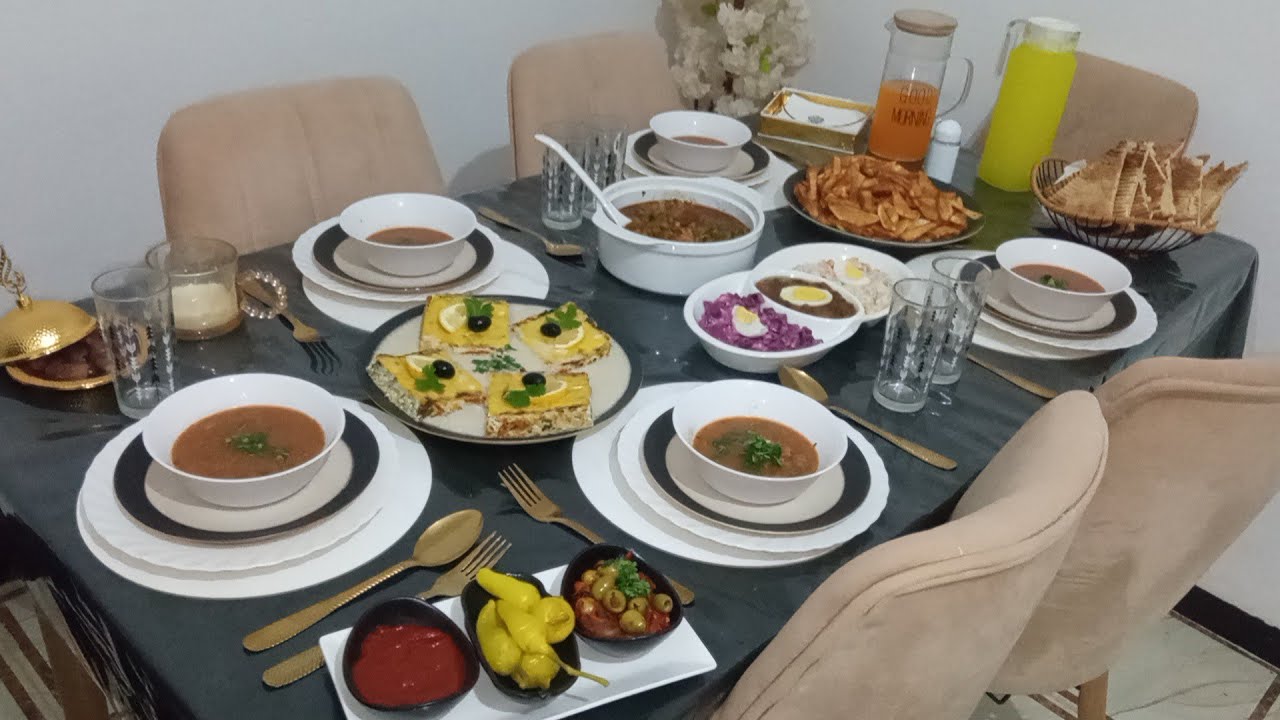طاولة اليوم الثالث عشر😍 من شهر رمضان 🌙 المبارك سخفت عليها وطيبتها وجاتني فيها بنة زمان 🤩🥰 