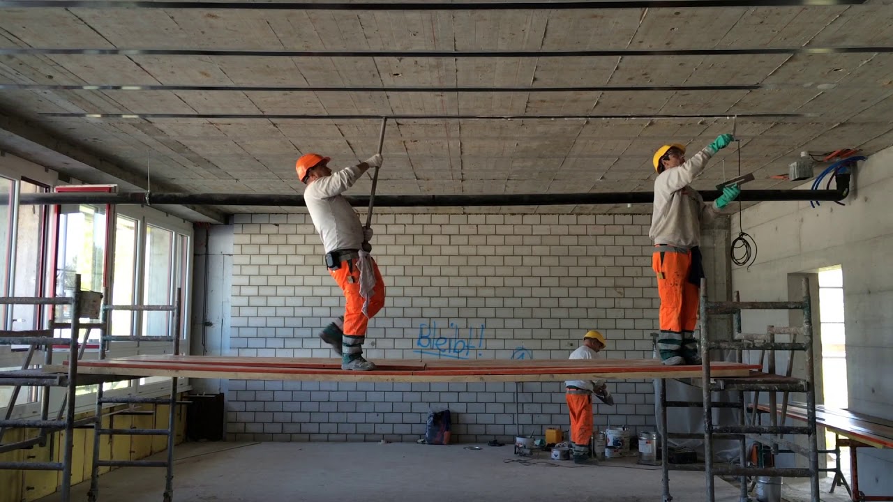 Lijmwapening aanbrengen onder een betonnen vloer