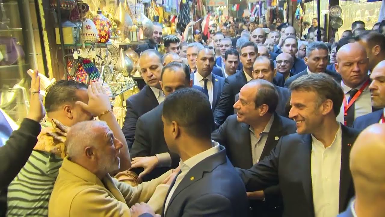 #موقع_الرئاسة | الرئيس عبد الفتاح السيسي يصطحب رئيس الجمهورية الفرنسية في جولة بالقاهرة التاريخية